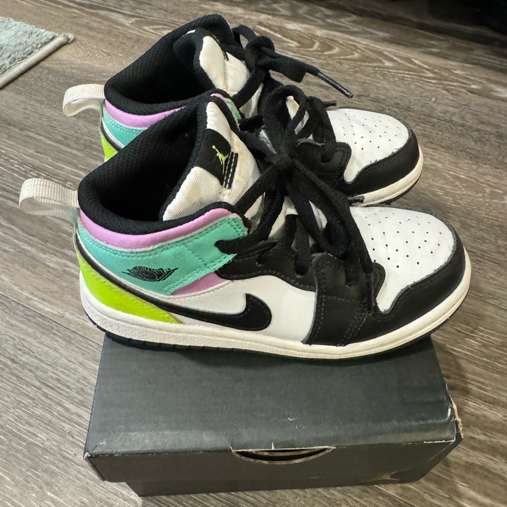 Kids NIKE Jordan mid 1s in white black volt green glow